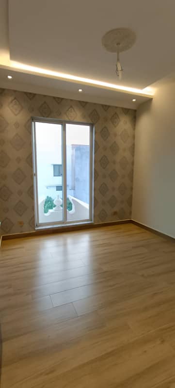 Prime Location Modren house 8