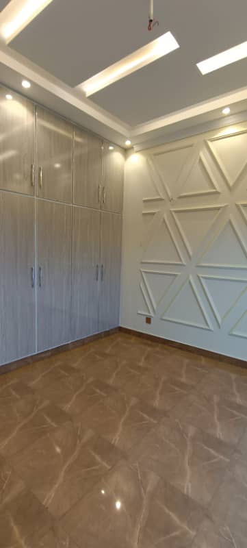 Prime Location Modren house 10