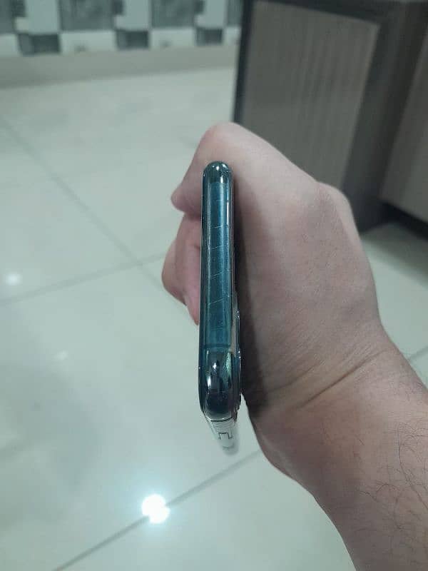 Iphone 11 pro Good condition 6