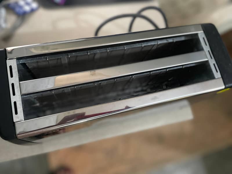New Toaster, large size 4 slice 4
