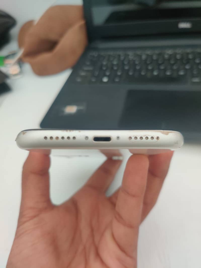Iphone xr condition 10/10 battery health 79 face id work true tone on 3