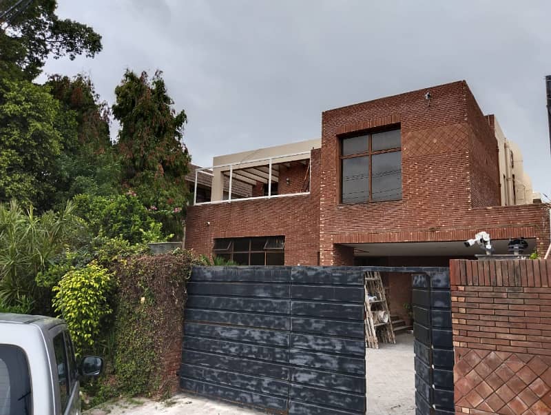 Kanal Elegant Design Red Bricks Bungalow At Prime Location 1
