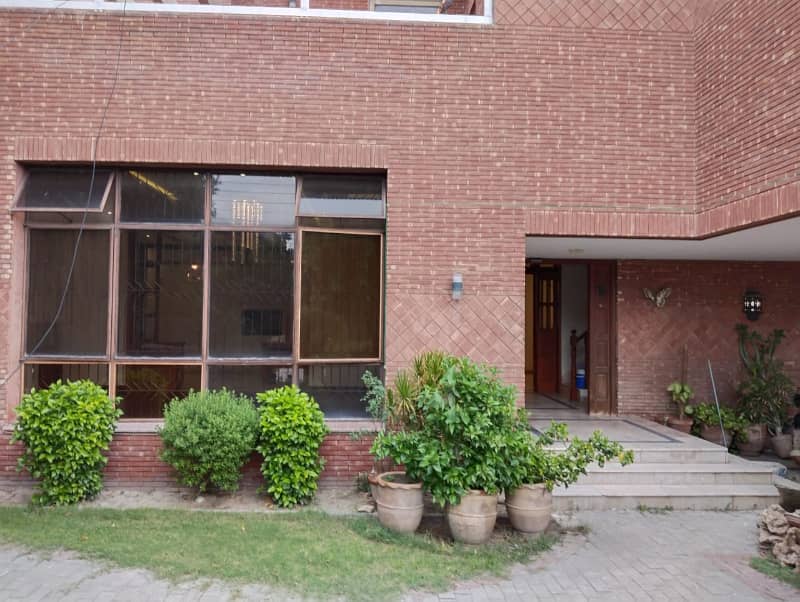 Kanal Elegant Design Red Bricks Bungalow At Prime Location 2