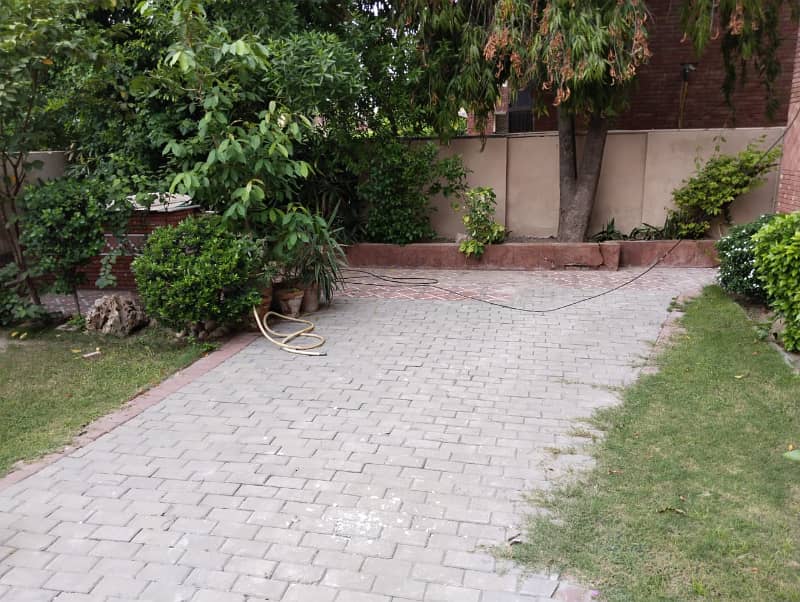 Kanal Elegant Design Red Bricks Bungalow At Prime Location 3