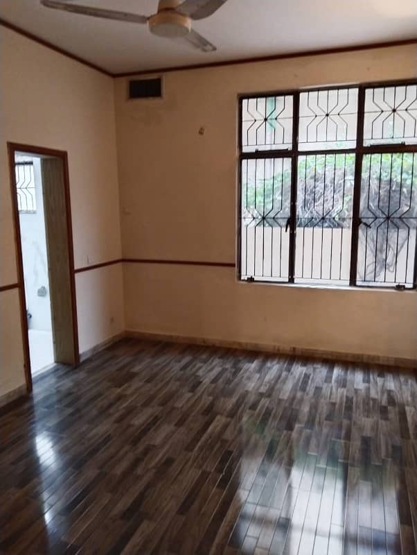 Kanal Elegant Design Red Bricks Bungalow At Prime Location 5