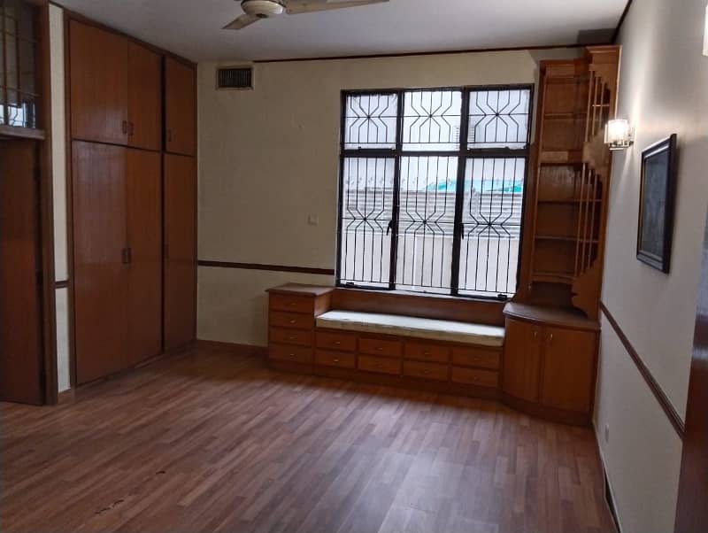 Kanal Elegant Design Red Bricks Bungalow At Prime Location 7