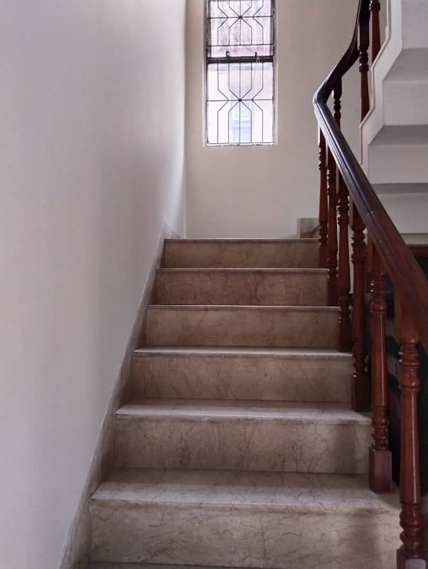 Kanal Elegant Design Red Bricks Bungalow At Prime Location 12