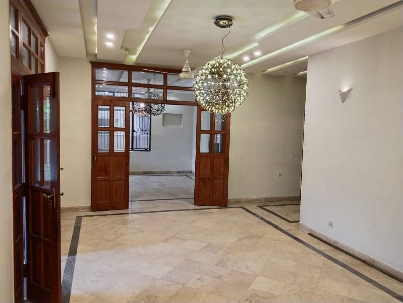Kanal Elegant Design Red Bricks Bungalow At Prime Location 14