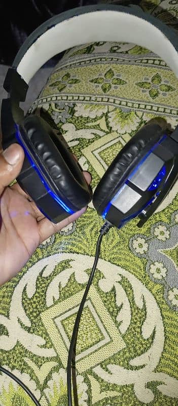 almost new Head phones 0