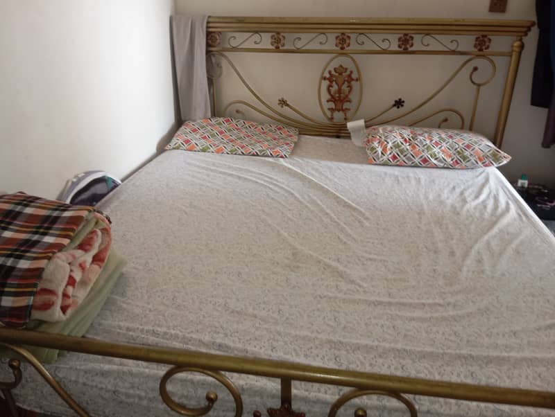 King size Iron bed with mattress in an excellent condition 0