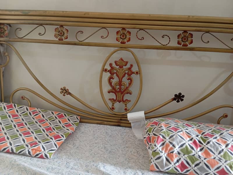 King size Iron bed with mattress in an excellent condition 2