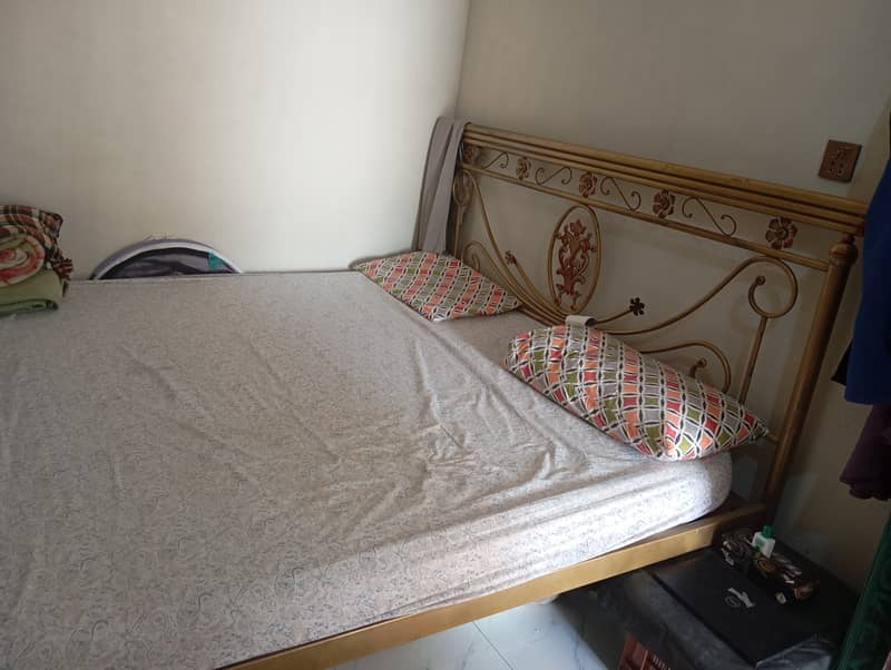 King size Iron bed with mattress in an excellent condition 5