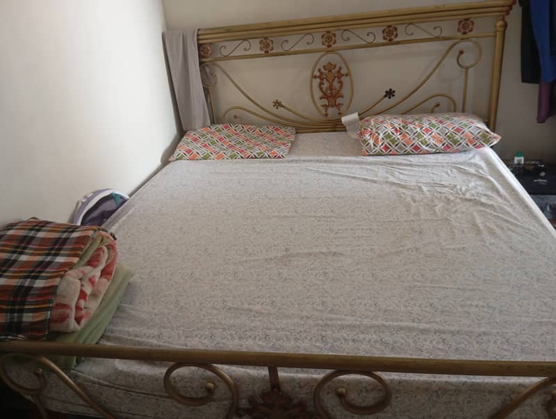 King size Iron bed with mattress in an excellent condition 6