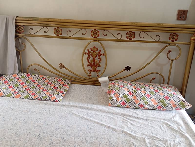 King size Iron bed with mattress in an excellent condition 7