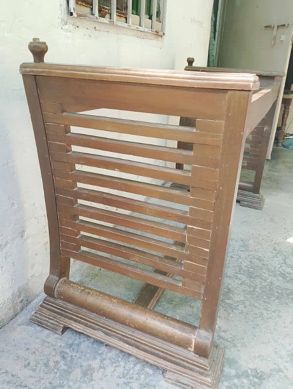 Dining table frame in good condition ,wooden 0