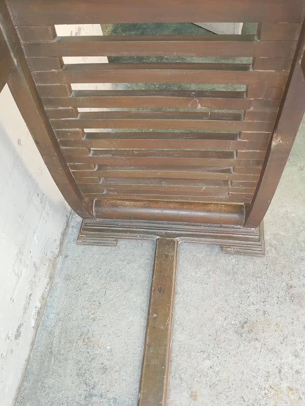 Dining table frame in good condition ,wooden 2