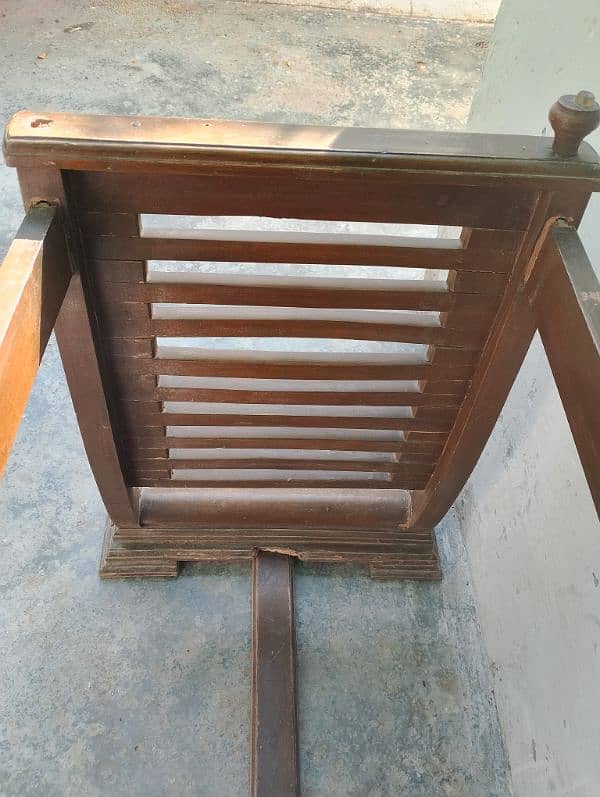 Dining table frame in good condition ,wooden 3