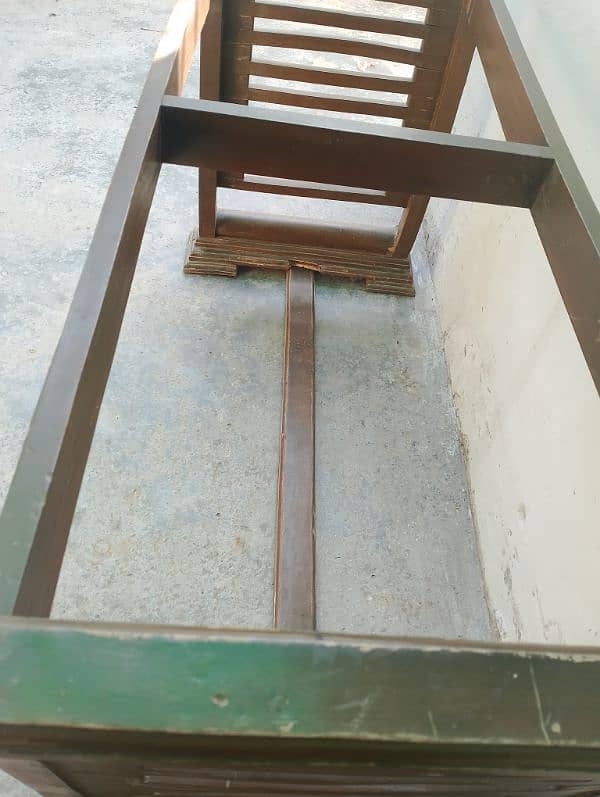 Dining table frame in good condition ,wooden 5