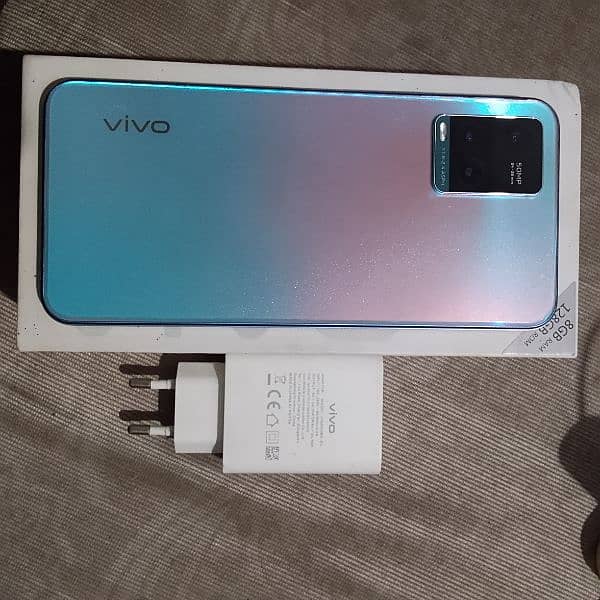 Vivo Y33s 8 - 128gb with Box and Charger 1