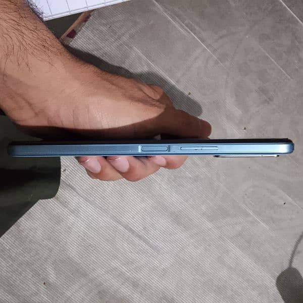 Vivo Y33s 8 - 128gb with Box and Charger 6