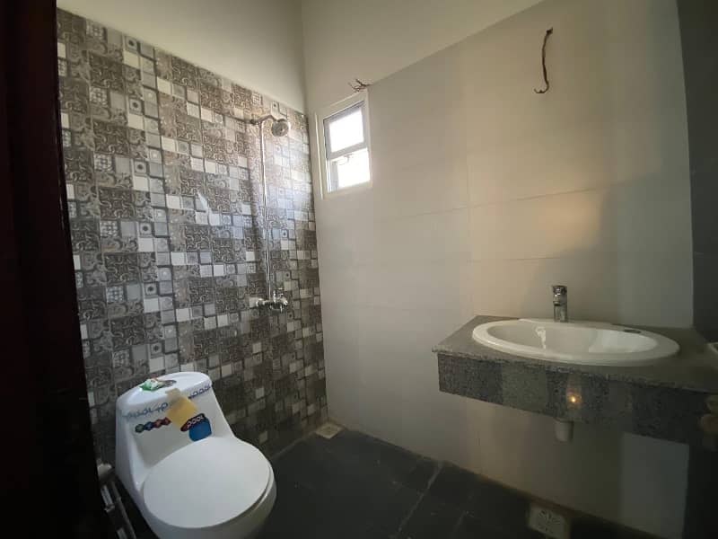 Prime Location Federal B Area - Block 10 House Sized 400 Square Yards 3