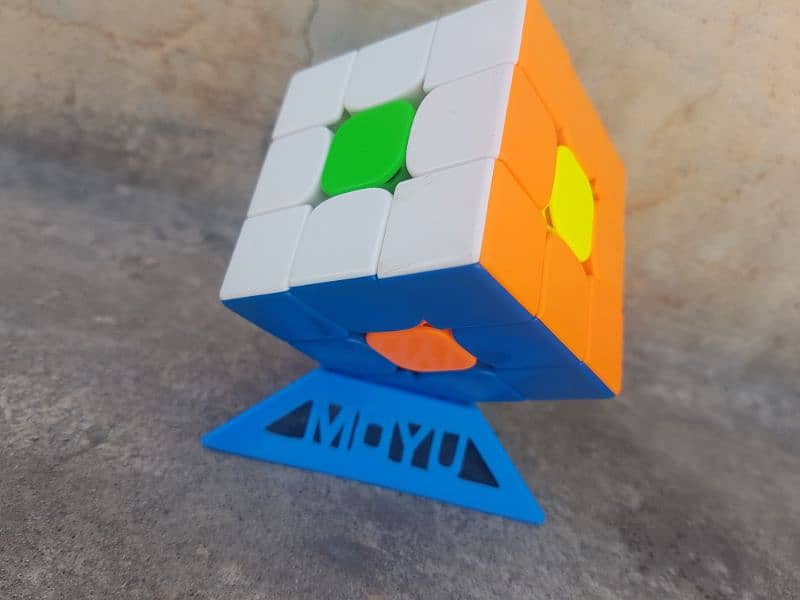 almost new moyo rs3m 2020 Rubik's Cube 4