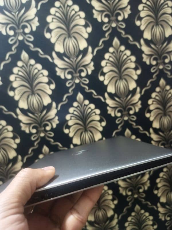 XPS Dell most slim laptop 5hours batry i5 6th gen 8gb ram 256gb nvme 3