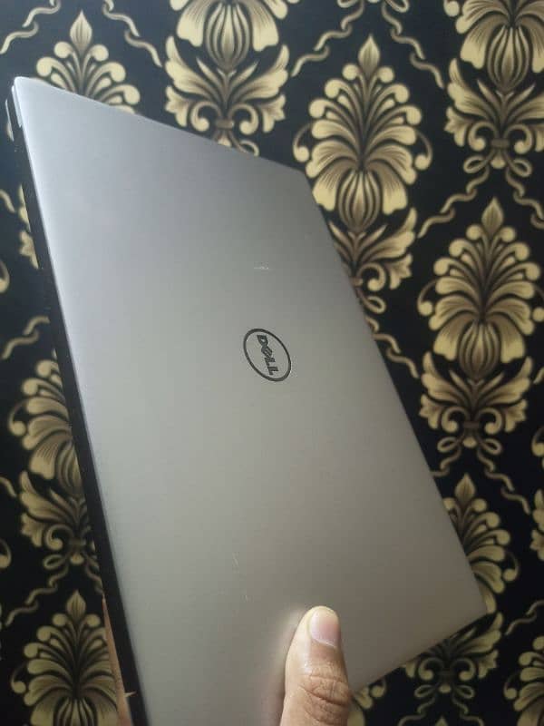 XPS Dell most slim laptop 5hours batry i5 6th gen 8gb ram 256gb nvme 4