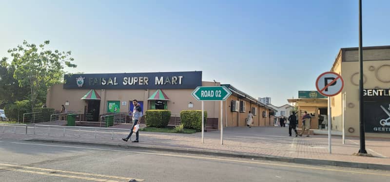 Quaid Villas 200sq yd Close to Entrance of BTK 3Bed One Unit Villas FOR SALE 5