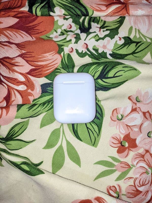 apple Air pods 2nd Generation 10/9 2
