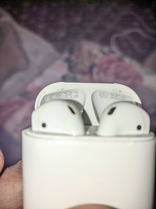 apple Air pods 2nd Generation 10/9 3
