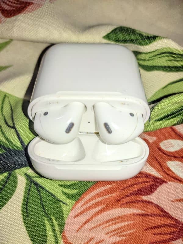apple Air pods 2nd Generation 10/9 4