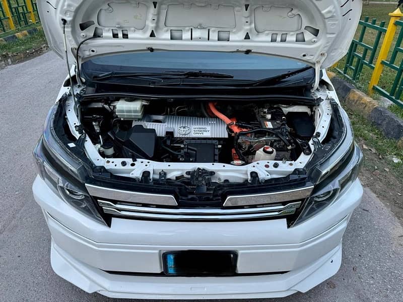 Toyota Voxy 2015 13