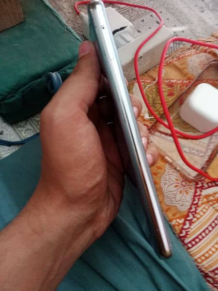 Sharp Aquos r2 3