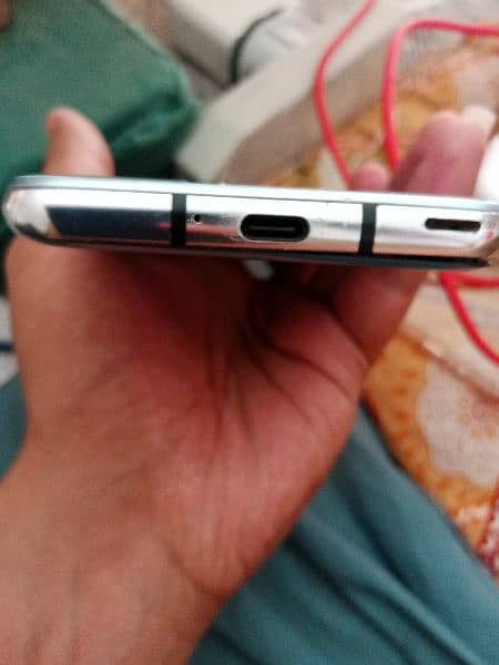 Sharp Aquos r2 4