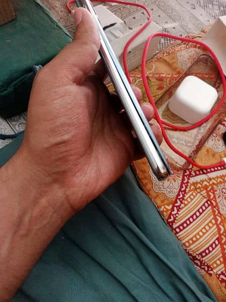 Sharp Aquos r2 5