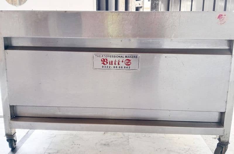 Gas stove with four burners 1