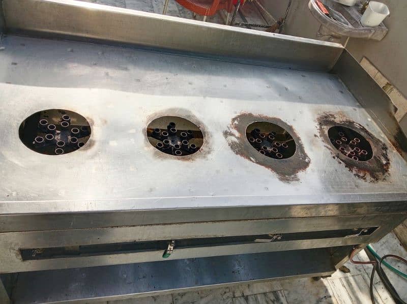 Gas stove with four burners 3