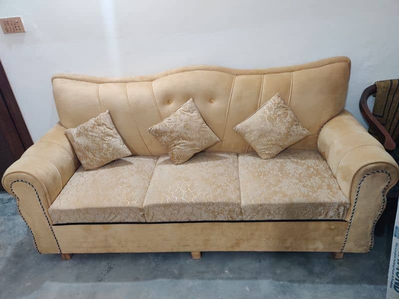 Sofa for sale 0