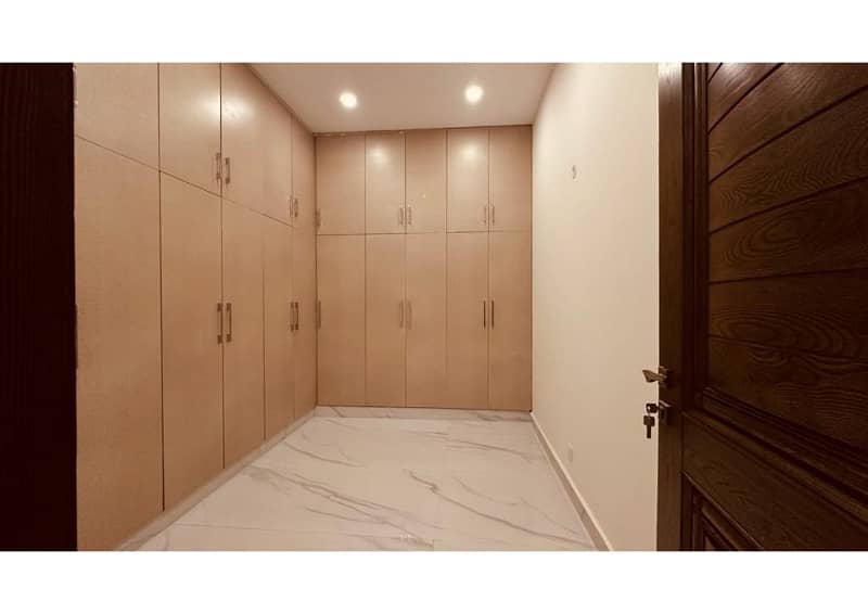 UPPER-PORTION 1-KANAL 3-Bed attach Bath PHASE-6 DHA LAHORE 0