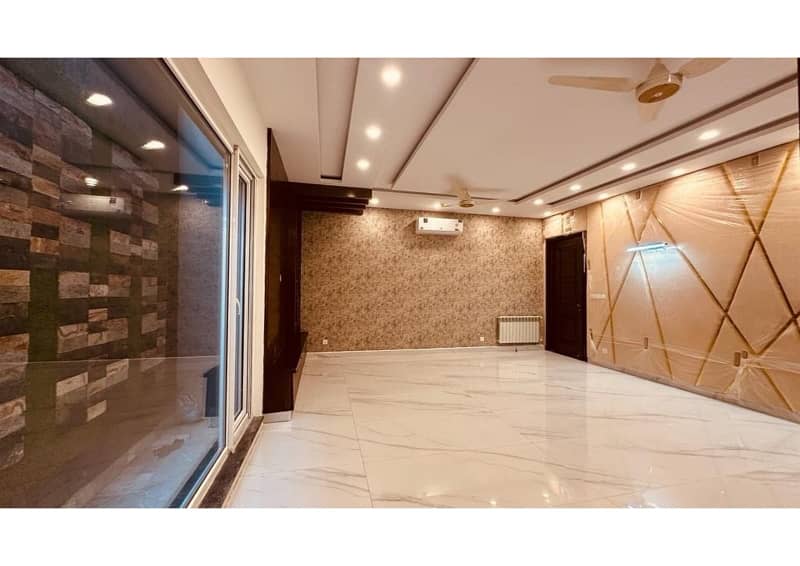 UPPER-PORTION 1-KANAL 3-Bed attach Bath PHASE-6 DHA LAHORE 1