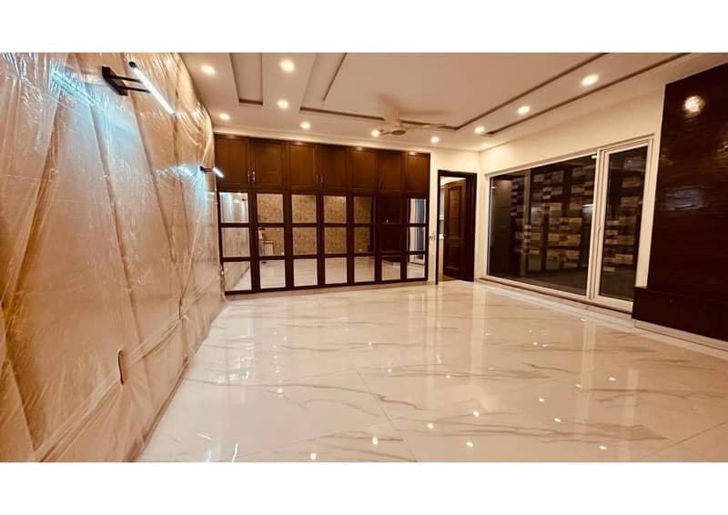 UPPER-PORTION 1-KANAL 3-Bed attach Bath PHASE-6 DHA LAHORE 2