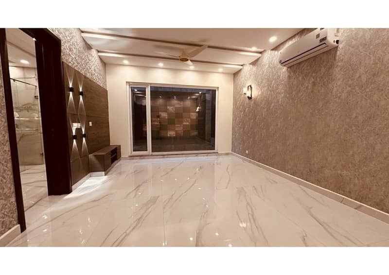 UPPER-PORTION 1-KANAL 3-Bed attach Bath PHASE-6 DHA LAHORE 4