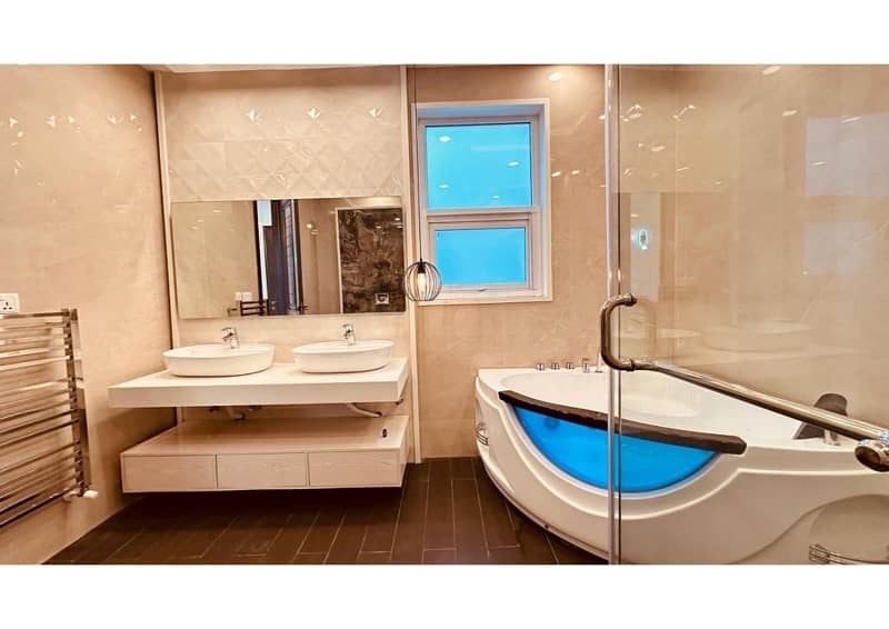 UPPER-PORTION 1-KANAL 3-Bed attach Bath PHASE-6 DHA LAHORE 24