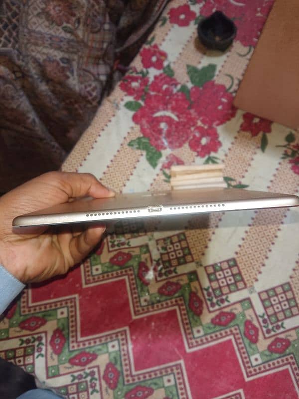 ipad air 2 16 GB with Box Gold 1