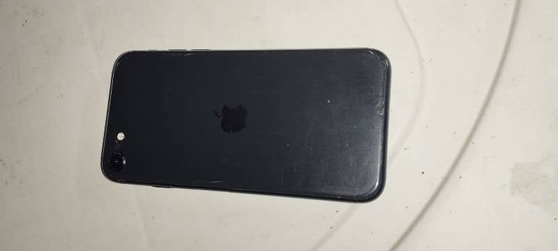 iPhone SE 2020 water pack 85 percent battery health 10/10 all okay 1