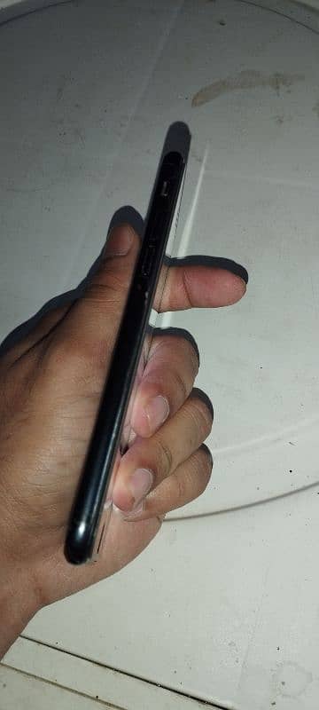 iPhone SE 2020 water pack 85 percent battery health 10/10 all okay 3