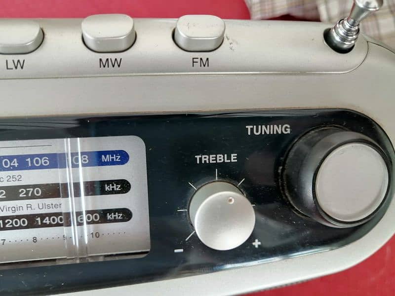 Radio Roberts Classic Model R9928 Made in England 1
