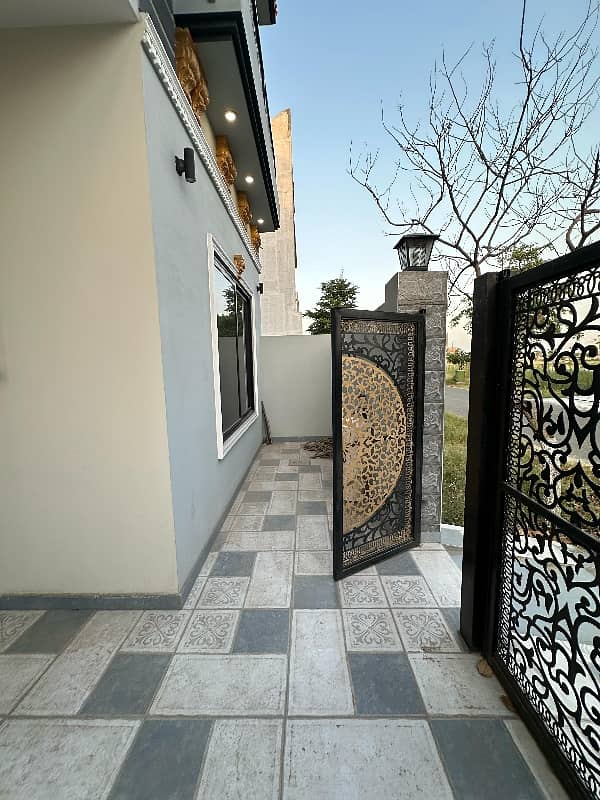 Prime Location 5 Marla House Is Available In Royal Palm City - Block A 18