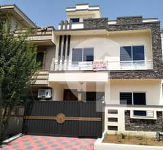 House Triple Story Marble Flooring For Sale In I-10 With Extra Land